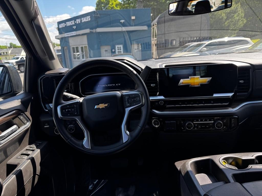Chevrolet Silverado 1500 4WD Crew Cab 147" LT w/1LT 2022