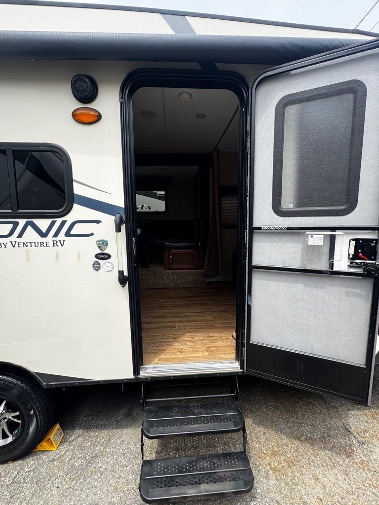 Venture RV Sonic  2018