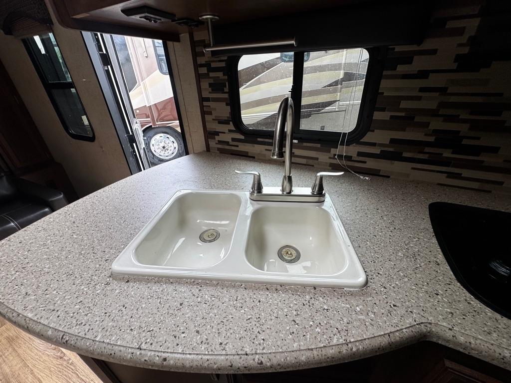 Venture RV Sonic  2018