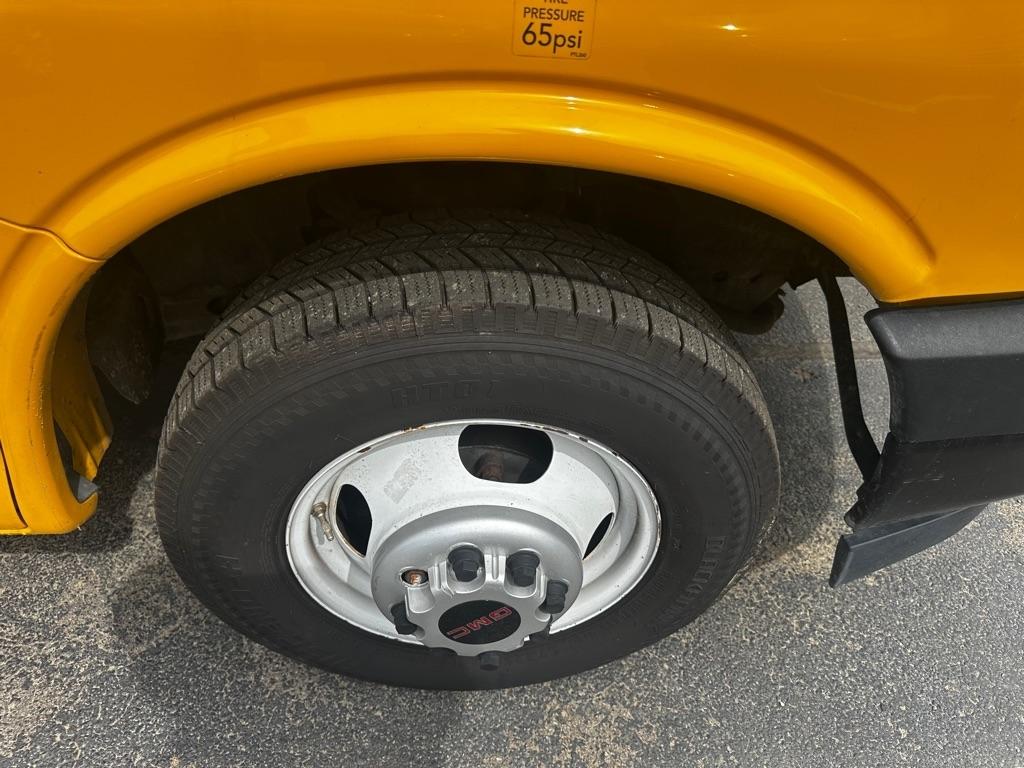 GMC Savana Commercial Cutaway 3500 Van 177" 2019