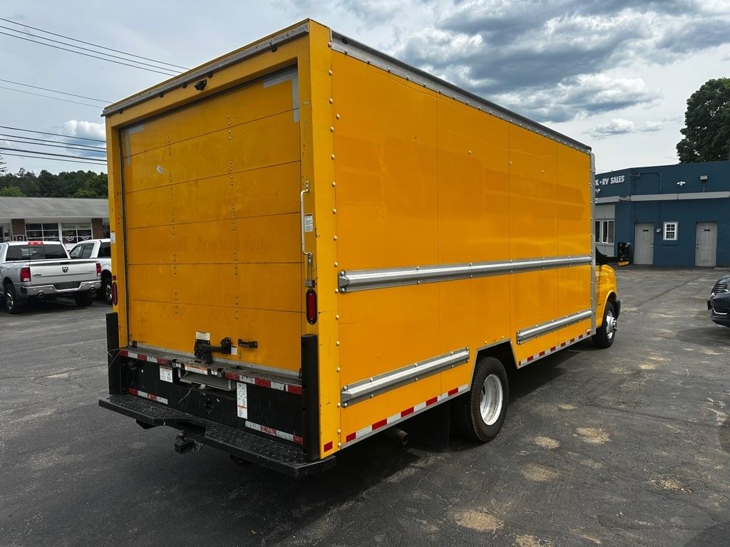 GMC Savana Commercial Cutaway 3500 Van 177" 2019