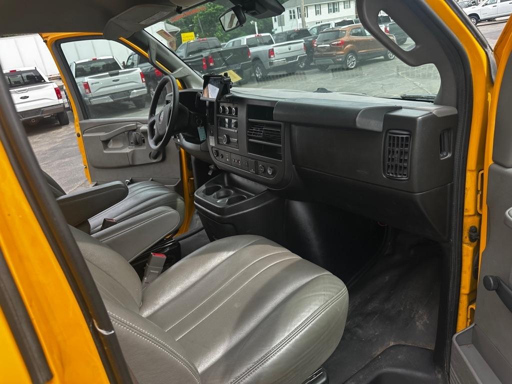GMC Savana Commercial Cutaway 3500 Van 177" 2019