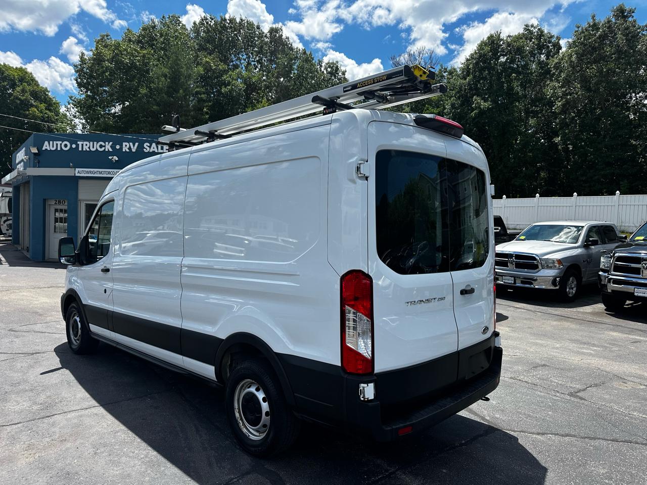 Ford Transit Cargo Van T-250 130" Med Rf 9070 GVWR RWD 2021
