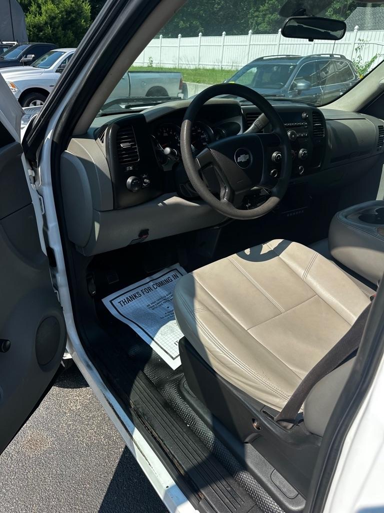 Chevrolet Silverado 3500HD 2WD Reg Cab 137.0" WB, 59.9" CA WT 2009