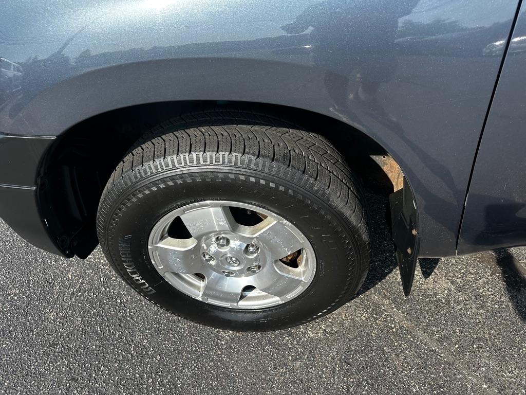 Toyota Tundra 4WD Truck Dbl 4.6L V8 6-Spd AT (Natl) 2010