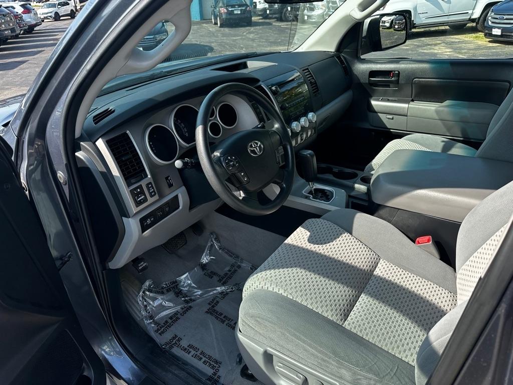 Toyota Tundra 4WD Truck Dbl 4.6L V8 6-Spd AT (Natl) 2010