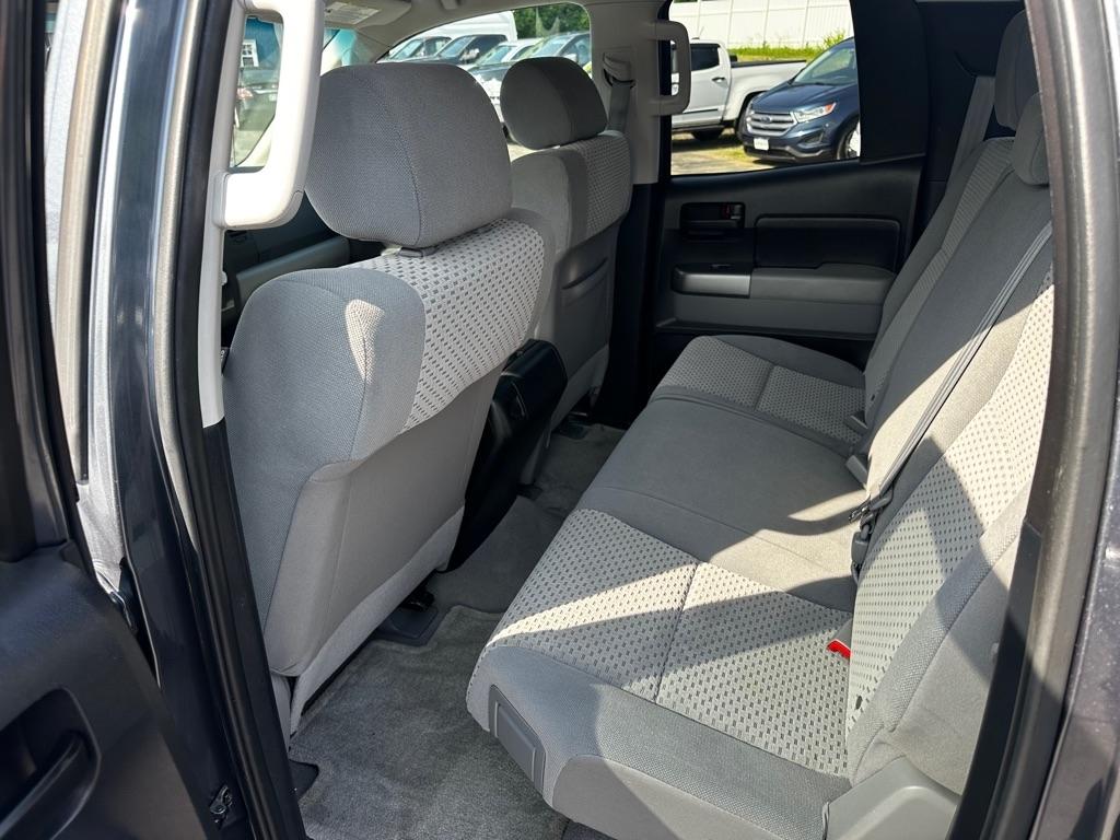 Toyota Tundra 4WD Truck Dbl 4.6L V8 6-Spd AT (Natl) 2010