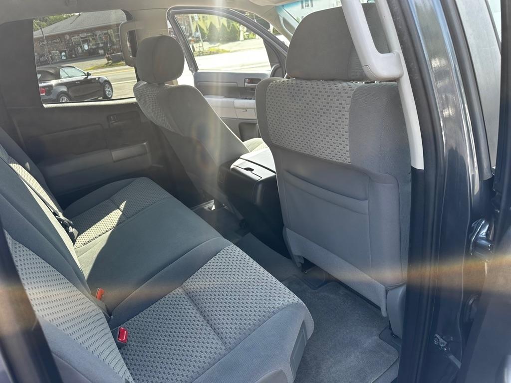 Toyota Tundra 4WD Truck Dbl 4.6L V8 6-Spd AT (Natl) 2010