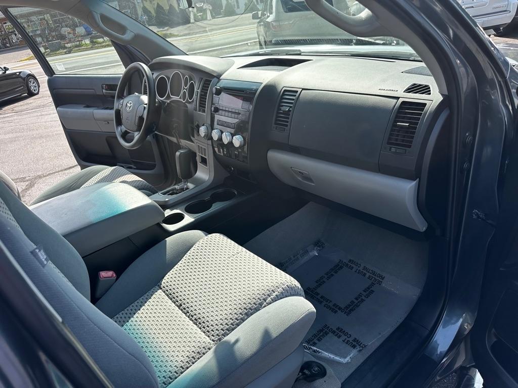 Toyota Tundra 4WD Truck Dbl 4.6L V8 6-Spd AT (Natl) 2010
