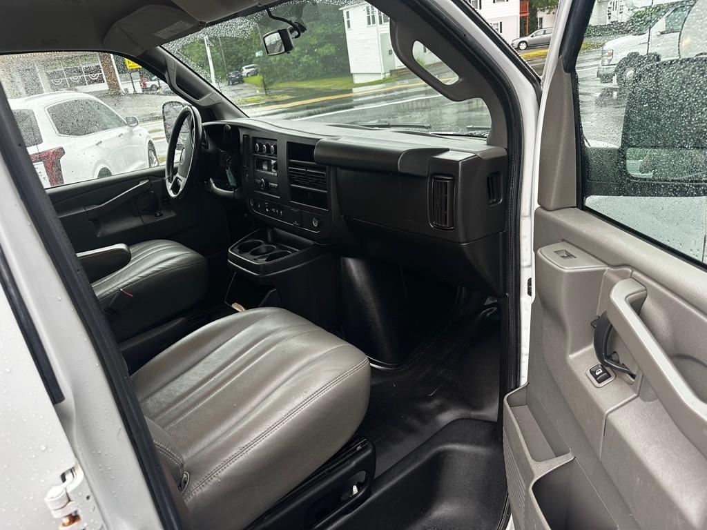 GMC Savana Cargo Van RWD 2500 135" 2020