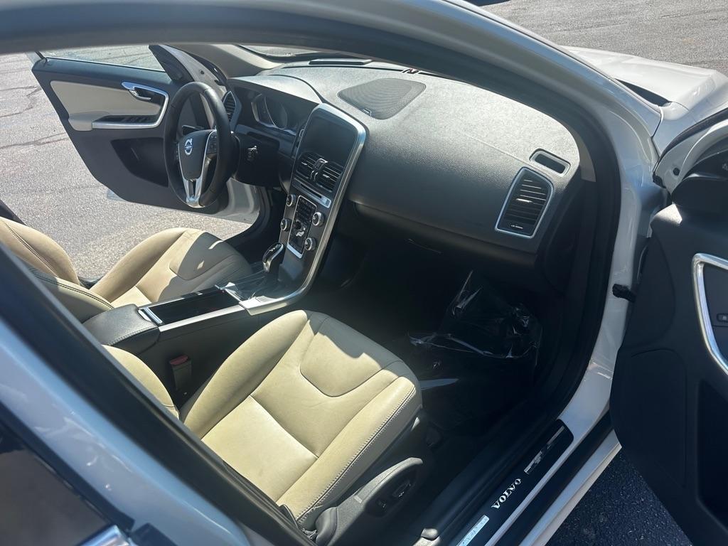 Volvo XC60 AWD 4dr T6 Drive-E Platinum 2016