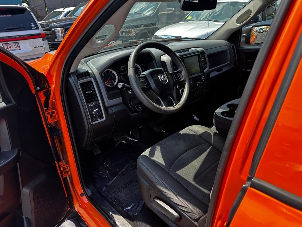 RAM 1500 Classic Express 4x4 Crew Cab 5'7" Box 2019