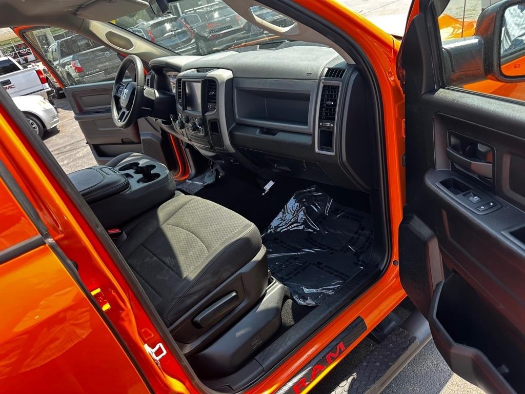 RAM 1500 Classic Express 4x4 Crew Cab 5'7" Box 2019