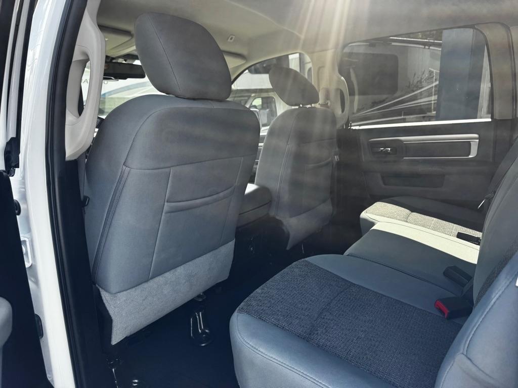 RAM 1500 Classic Warlock 4x4 Crew Cab 5'7" Box 2019