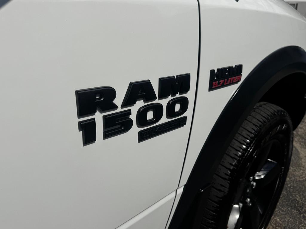 RAM 1500 Classic Warlock 4x4 Crew Cab 5'7" Box 2019