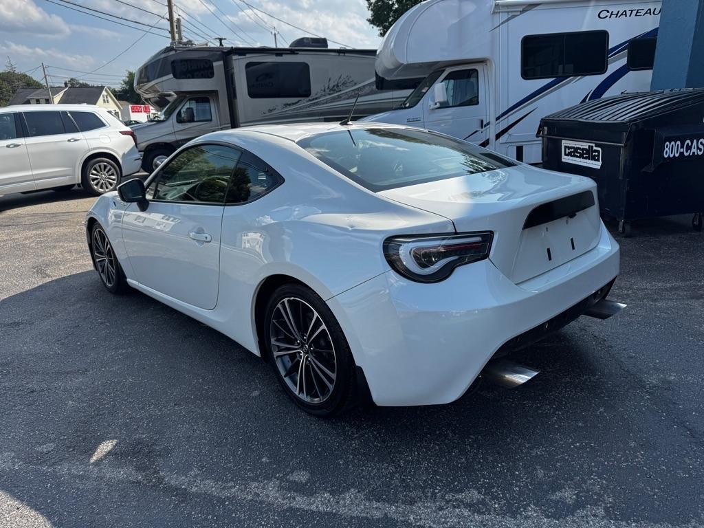 Scion FR-S 2dr Cpe Auto (Natl) 2014