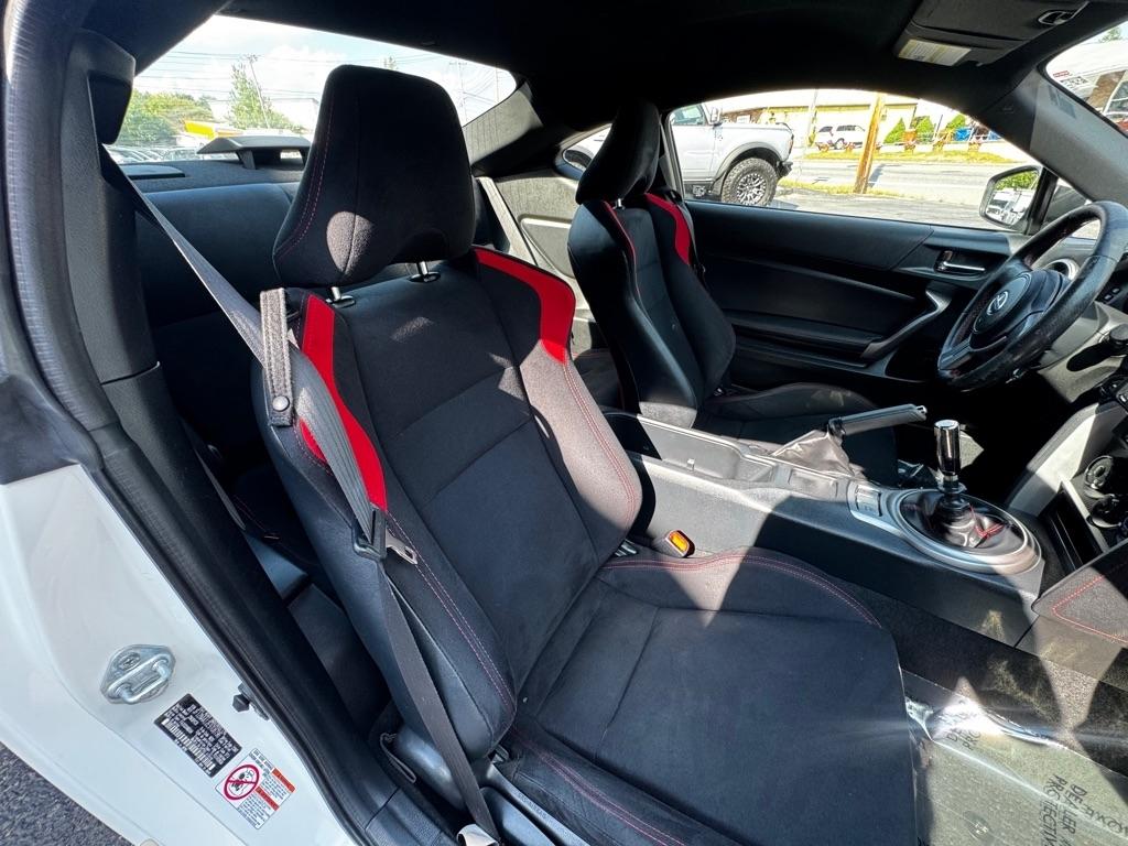 Scion FR-S 2dr Cpe Auto (Natl) 2014