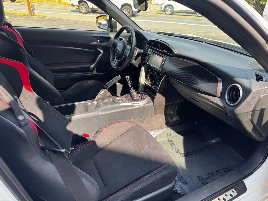 Scion FR-S 2dr Cpe Auto (Natl) 2014