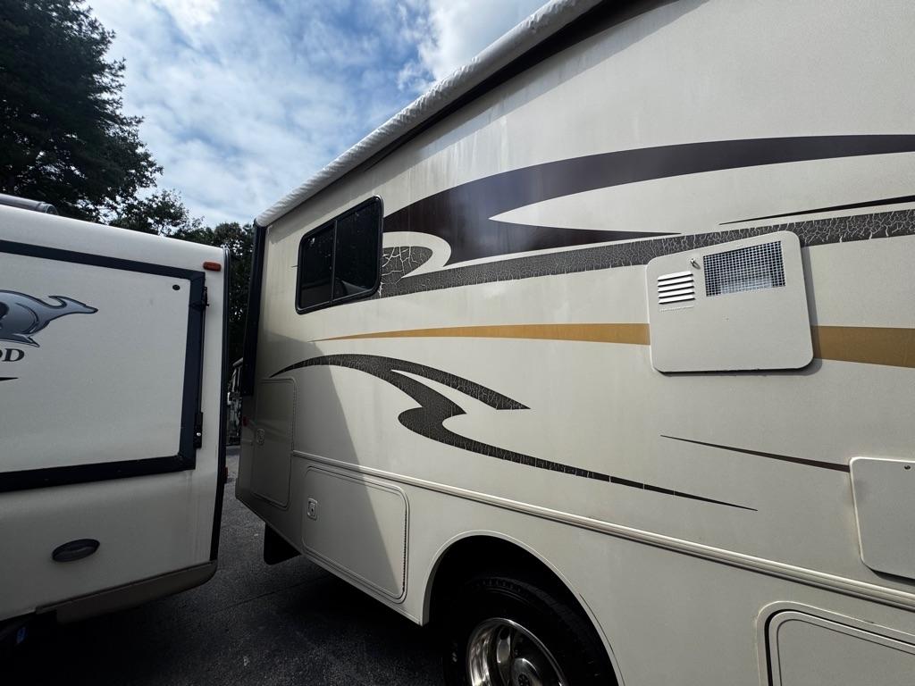 Winnebago Super Duty F-53 Motorhome Stripped Chassis 158" DRW 2014