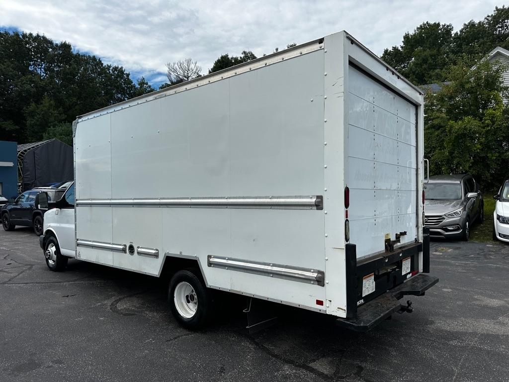 GMC Savana Commercial Cutaway 3500 Van 177" 2017