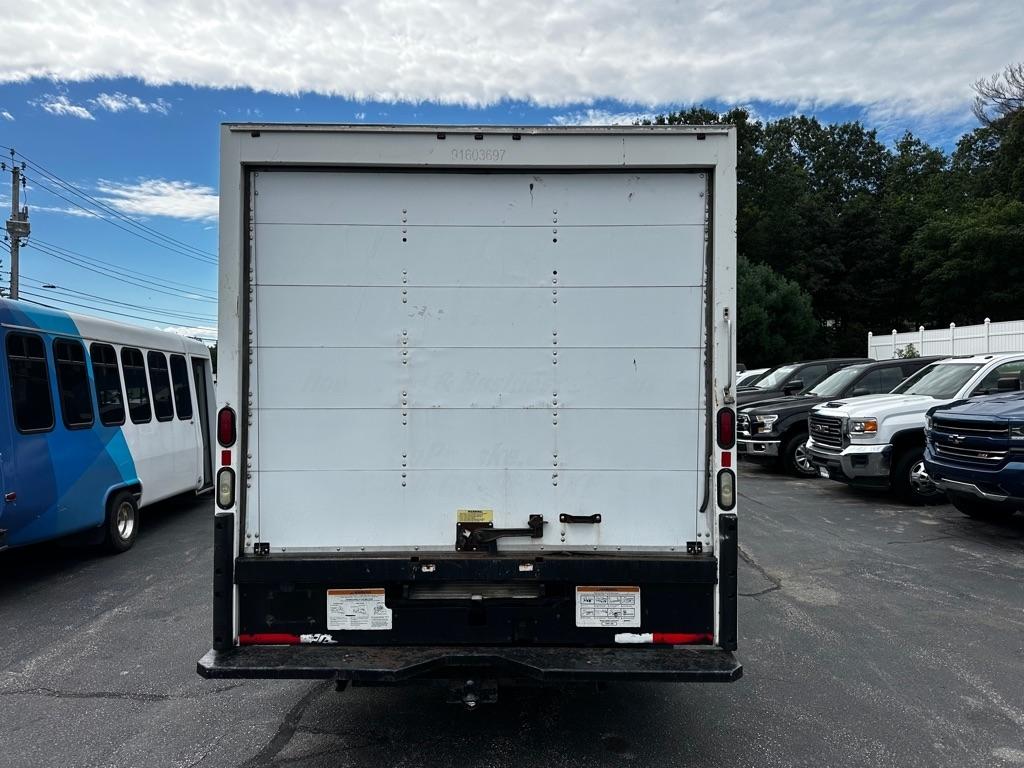 GMC Savana Commercial Cutaway 3500 Van 177" 2017