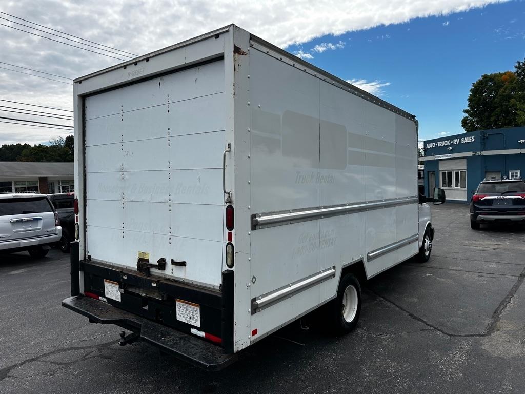 GMC Savana Commercial Cutaway 3500 Van 177" 2017