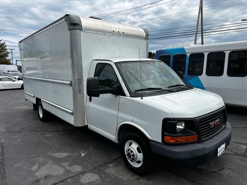 GMC Savana Commercial Cutaway 3500 Van 177" 2017