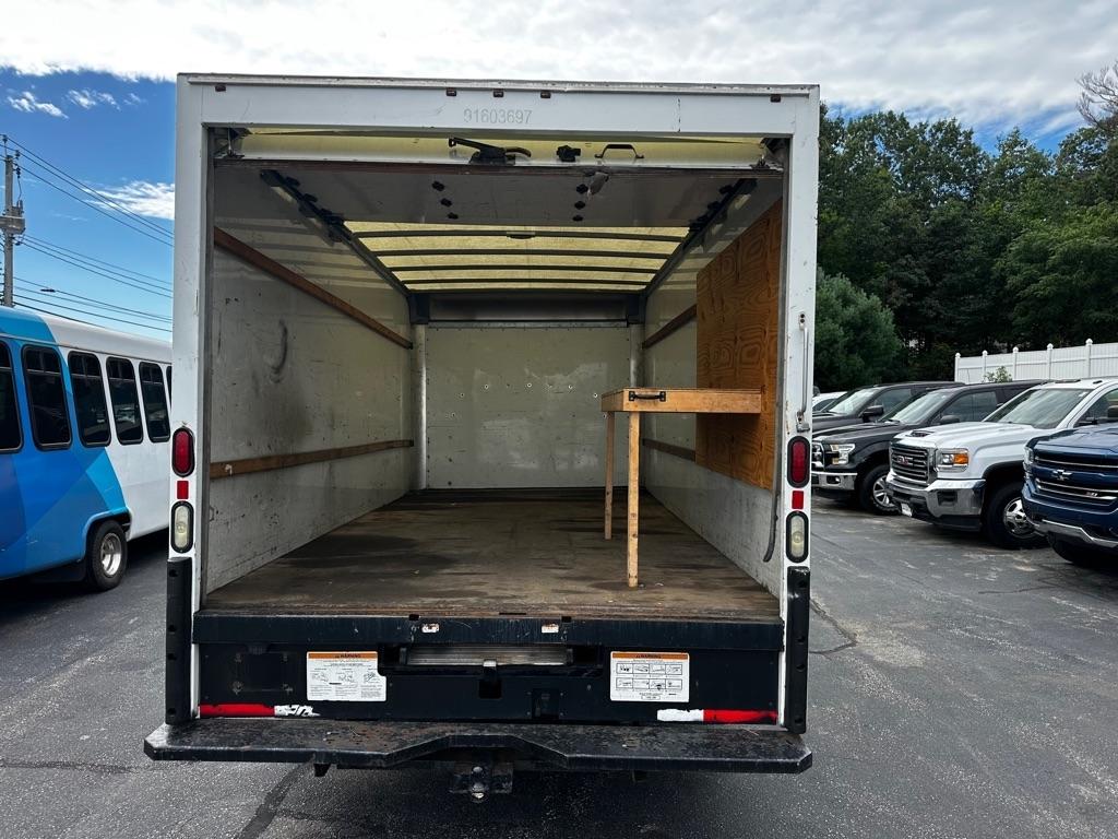 GMC Savana Commercial Cutaway 3500 Van 177" 2017