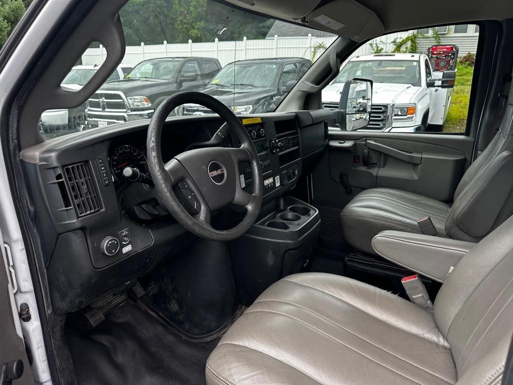 GMC Savana Commercial Cutaway 3500 Van 177" 2017