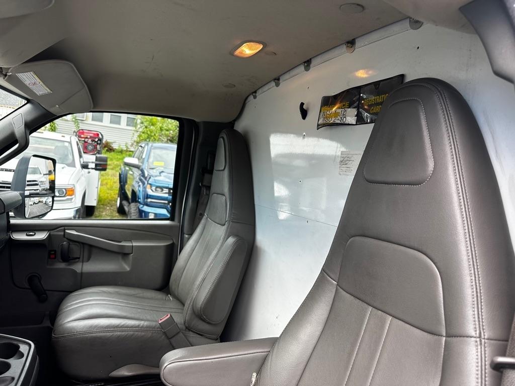 GMC Savana Commercial Cutaway 3500 Van 177" 2017