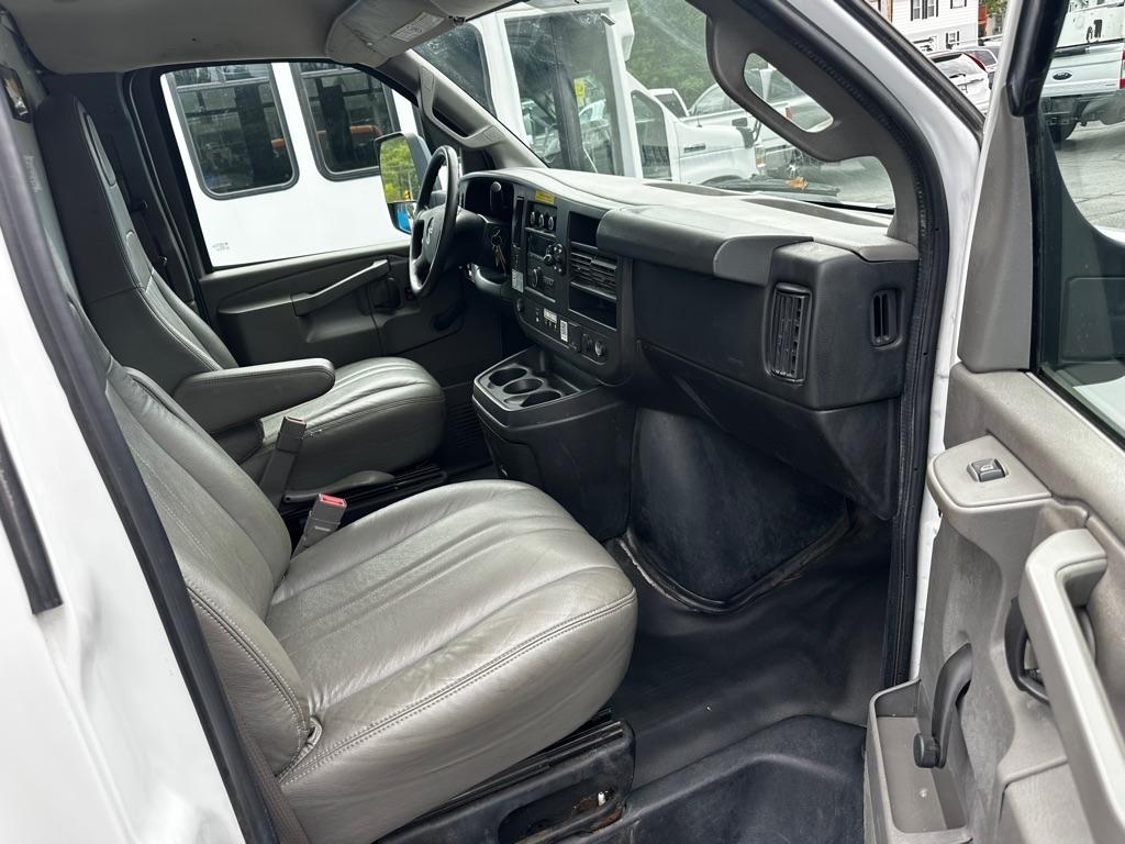 GMC Savana Commercial Cutaway 3500 Van 177" 2017