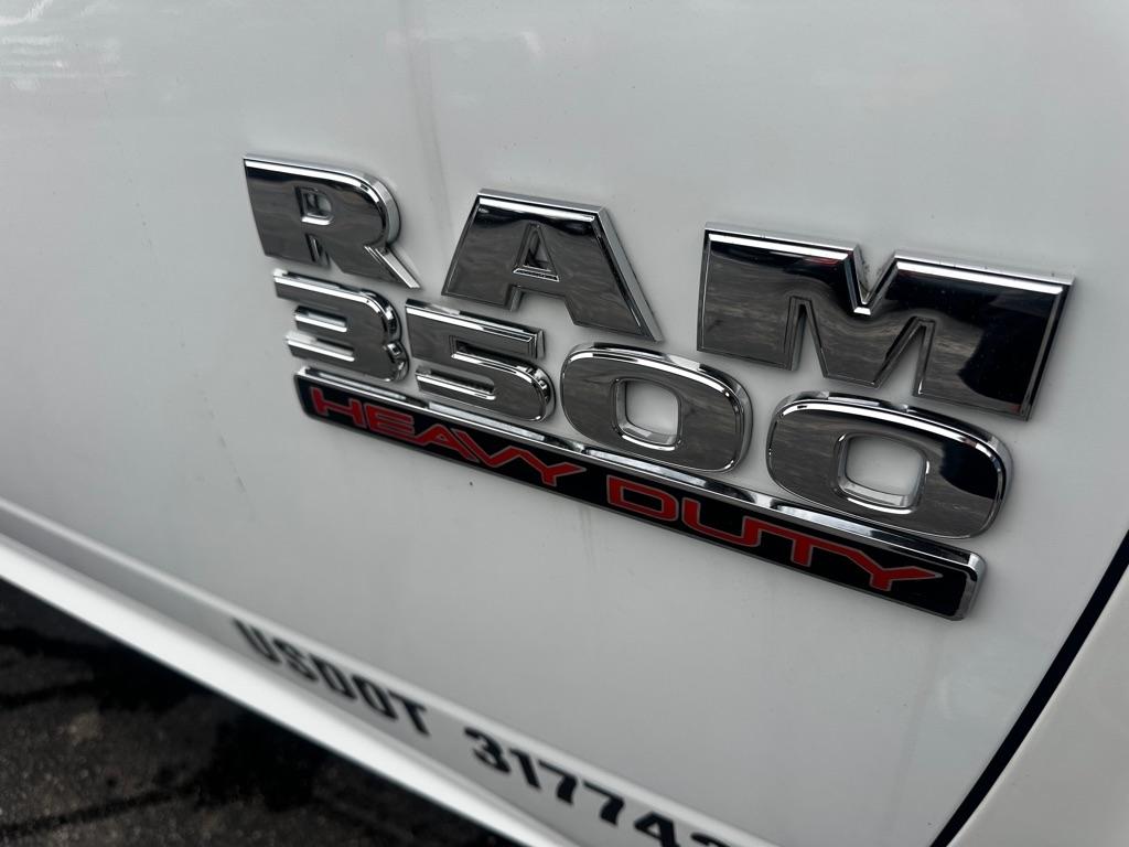 RAM 3500 Chassis Cab Tradesman 2WD Reg Cab 84" CA 167.5" WB 2017