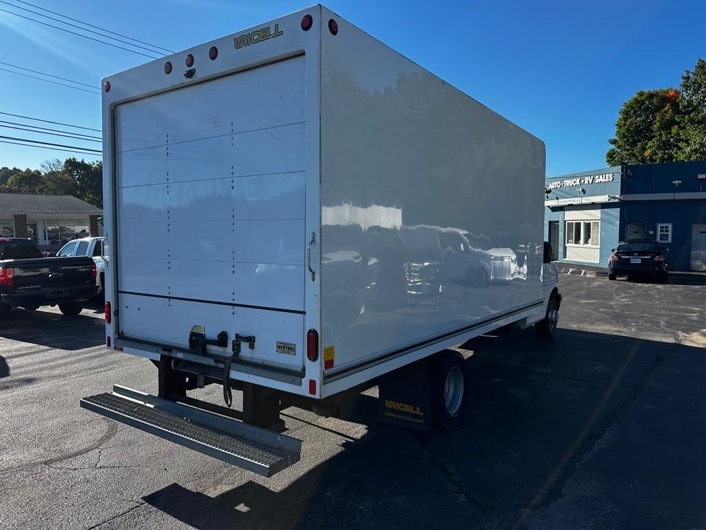GMC Savana Commercial Cutaway 3500 Van 177" 2022