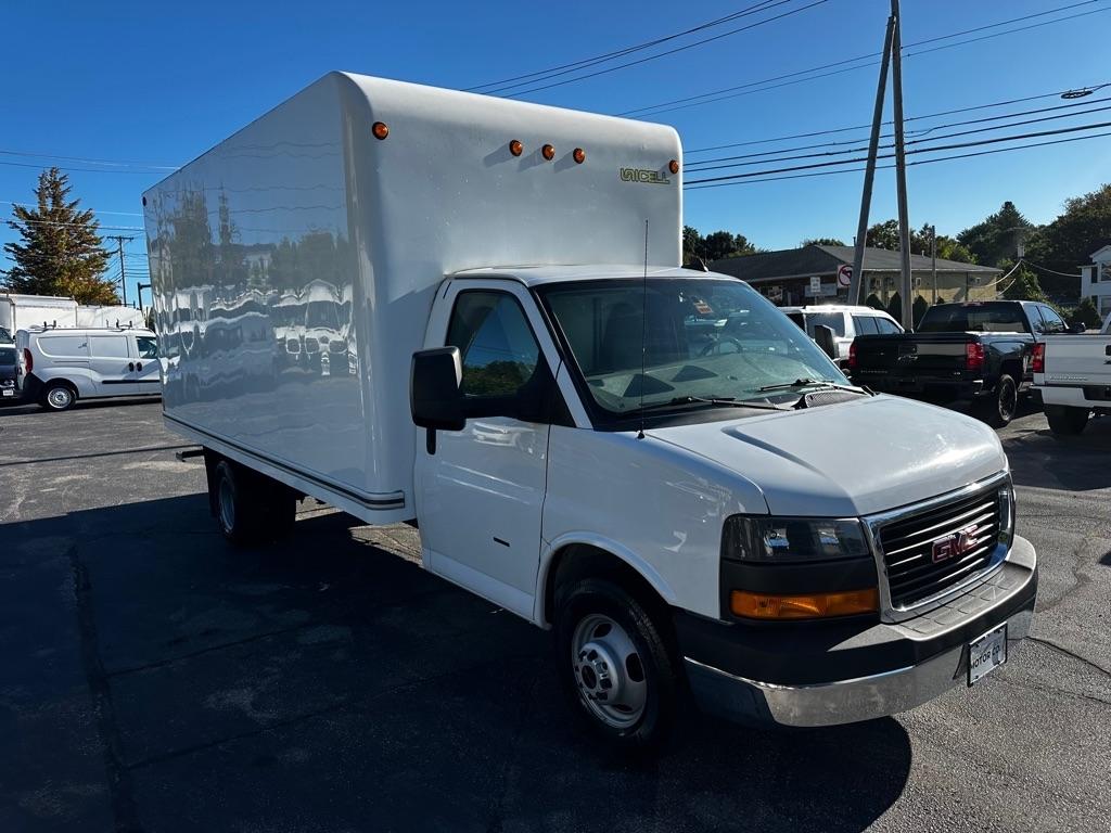 GMC Savana Commercial Cutaway 3500 Van 177" 2022