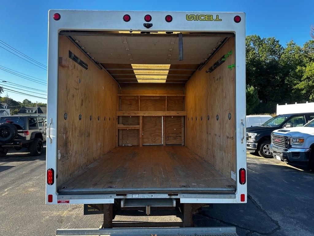 GMC Savana Commercial Cutaway 3500 Van 177" 2022