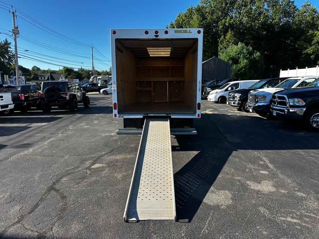 GMC Savana Commercial Cutaway 3500 Van 177" 2022