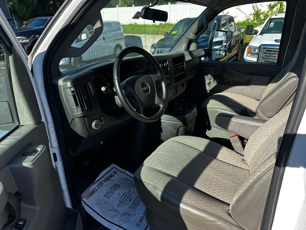 GMC Savana Commercial Cutaway 3500 Van 177" 2022