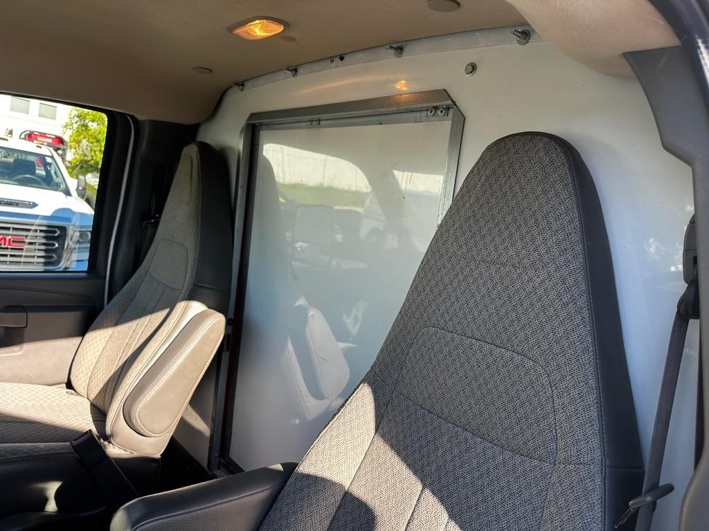 GMC Savana Commercial Cutaway 3500 Van 177" 2022