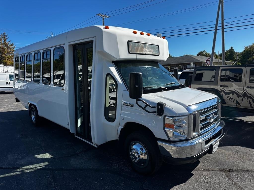 Ford E-Series Cutaway E-450 DRW 158" WB 2018