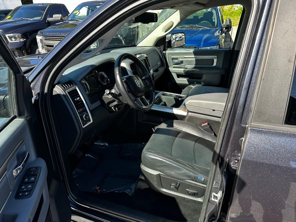 RAM 1500 Big Horn 4x4 Crew Cab 5'7" Box 2017