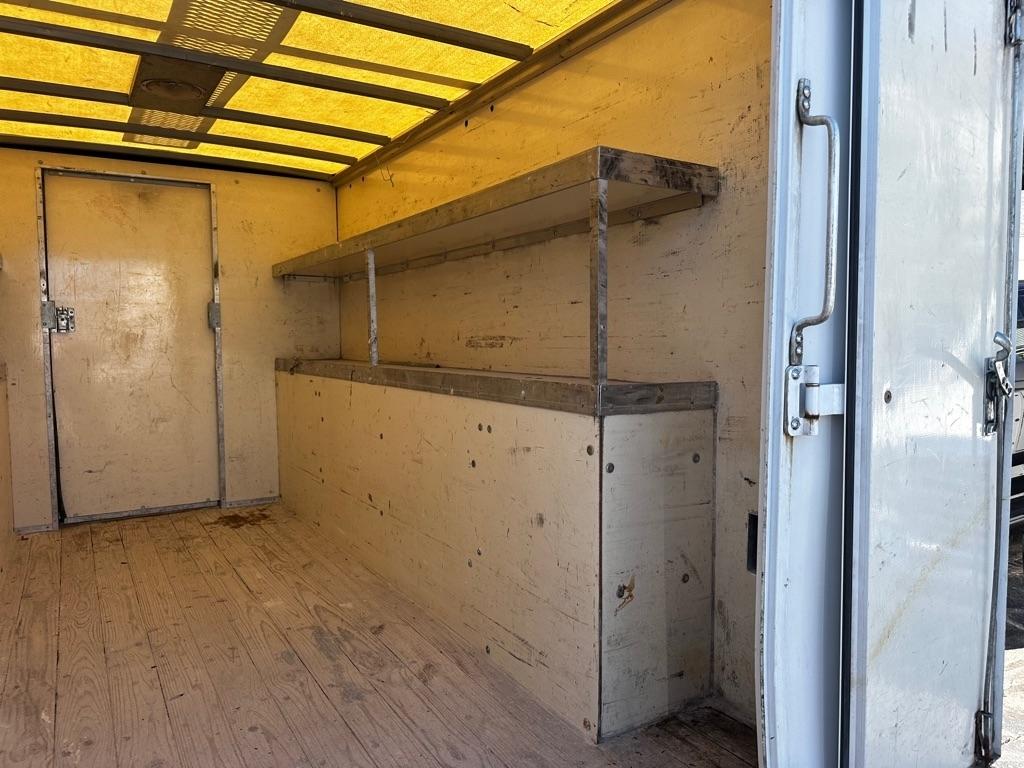 Ford Econoline Commercial Cutaway E-350 Super Duty 138" DRW 2015