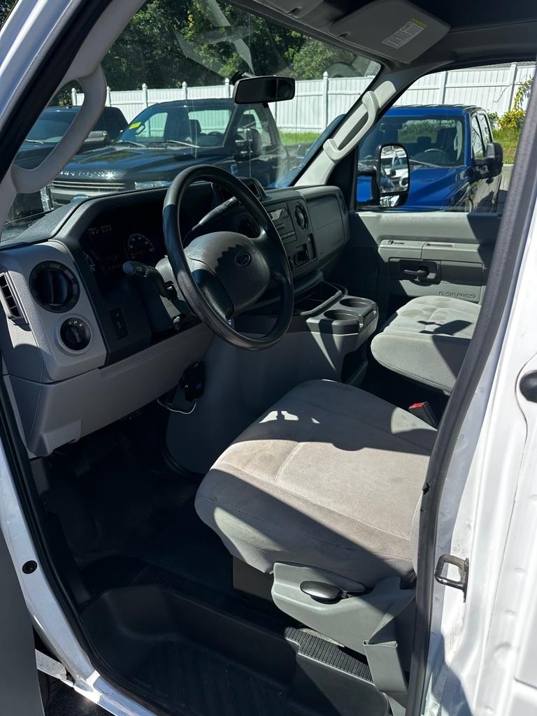 Ford Econoline Commercial Cutaway E-350 Super Duty 138" DRW 2015
