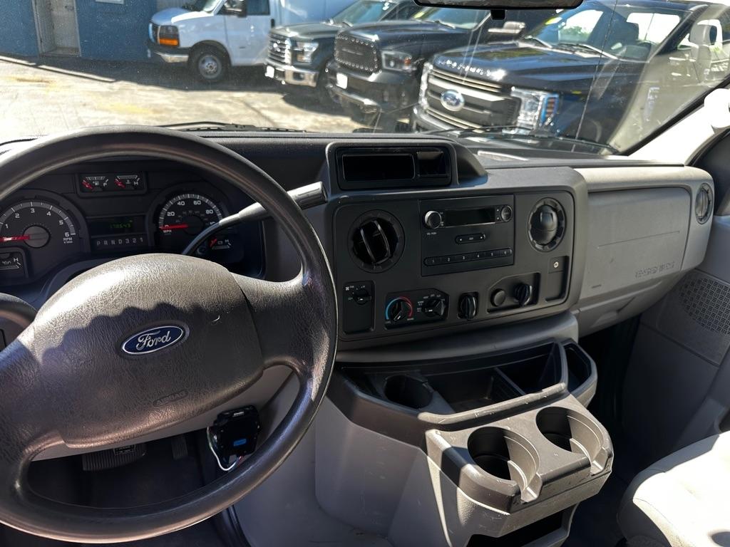 Ford Econoline Commercial Cutaway E-350 Super Duty 138" DRW 2015