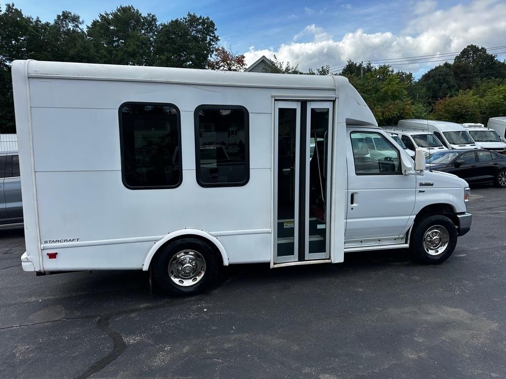 Ford Econoline Commercial Cutaway E-350 Super Duty 138" DRW 2015