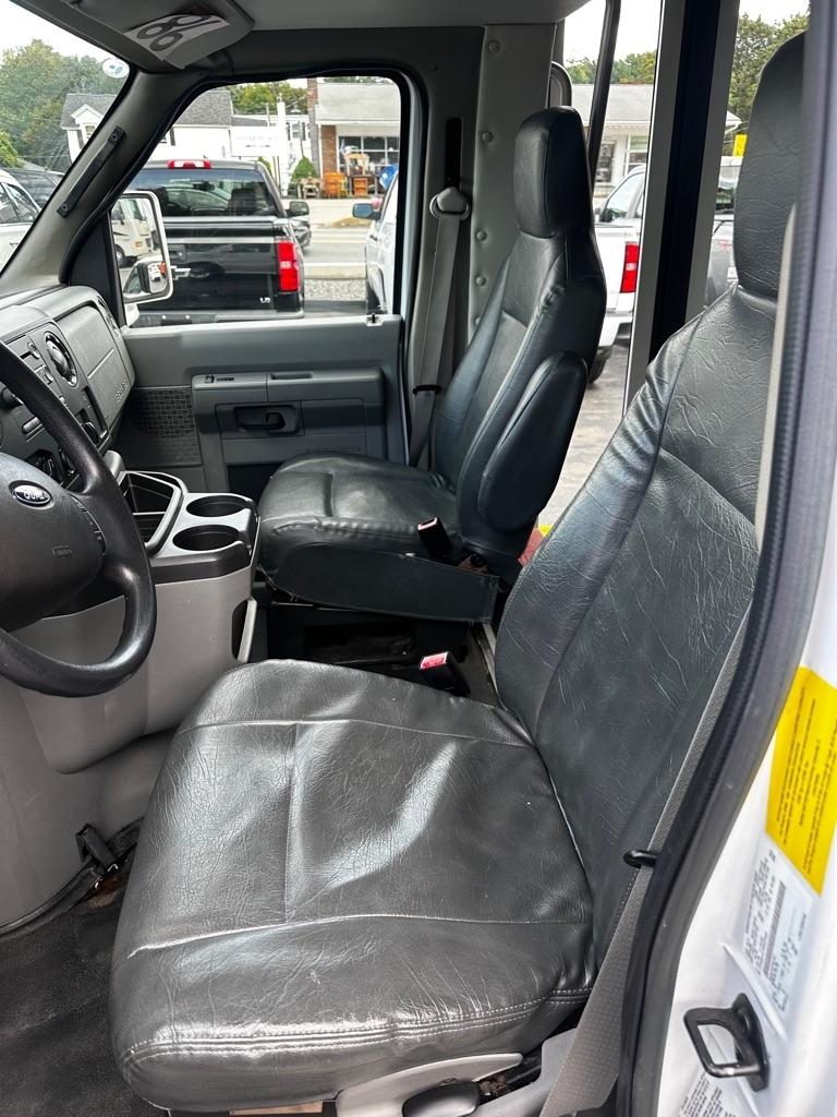 Ford Econoline Commercial Cutaway E-350 Super Duty 138" DRW 2015