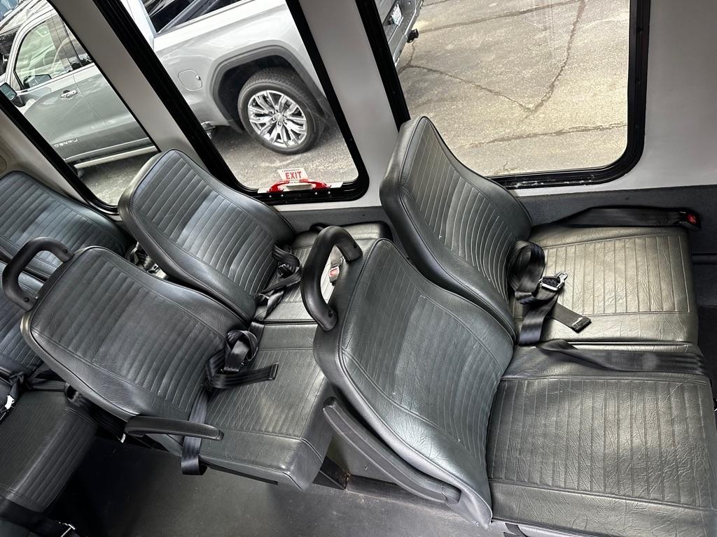 Ford Econoline Commercial Cutaway E-350 Super Duty 138" DRW 2015