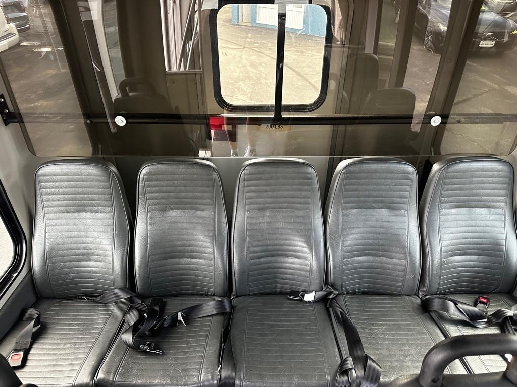 Ford Econoline Commercial Cutaway E-350 Super Duty 138" DRW 2015