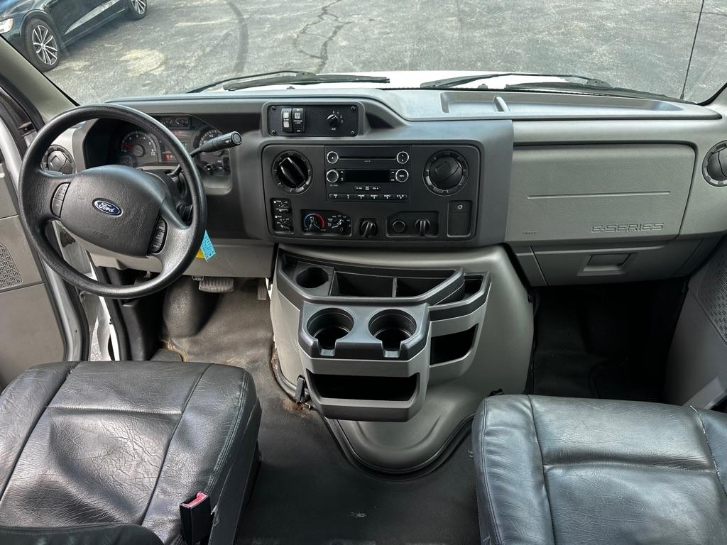 Ford Econoline Commercial Cutaway E-350 Super Duty 138" DRW 2015