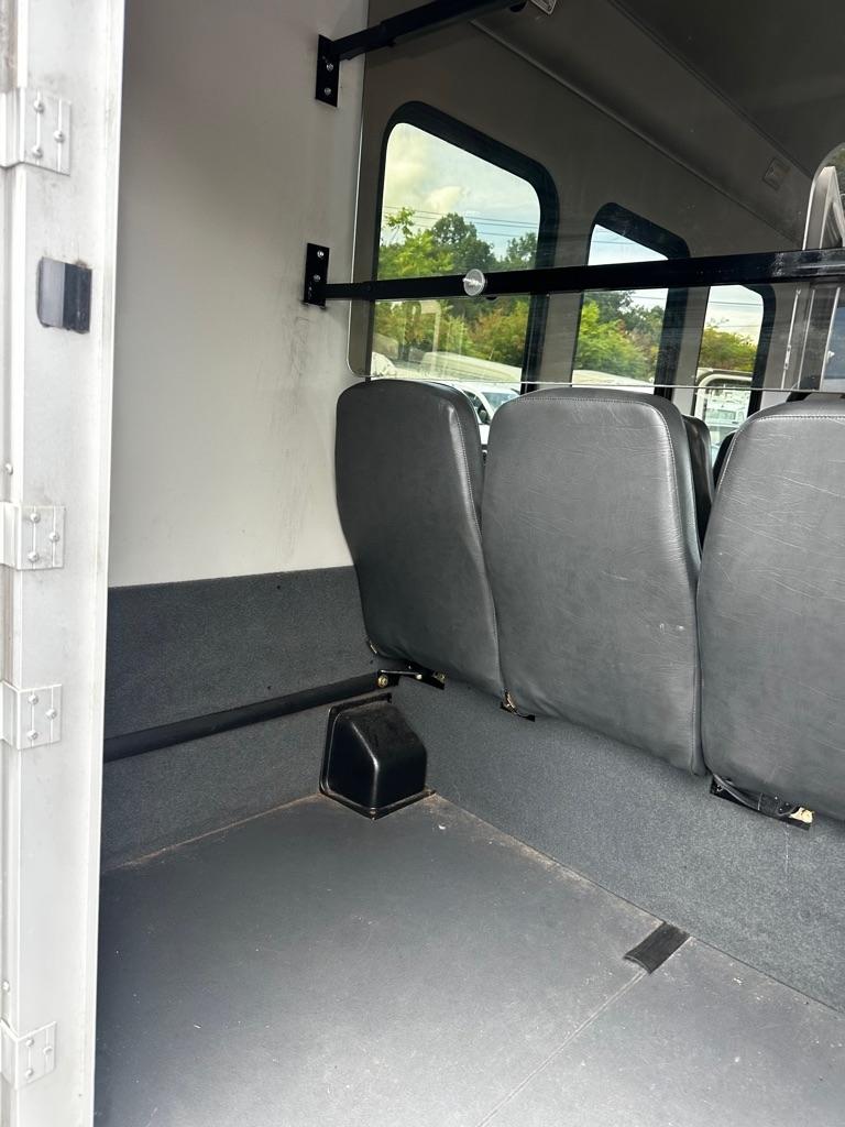 Ford Econoline Commercial Cutaway E-350 Super Duty 138" DRW 2015