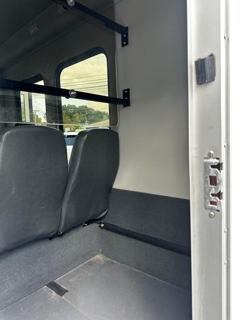 Ford Econoline Commercial Cutaway E-350 Super Duty 138" DRW 2015